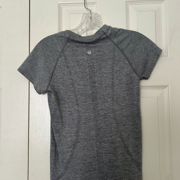 Lululemon Swiftly Tech Short-Sleeve Shirt 2.0 Hip Length - Picture 2 of 2